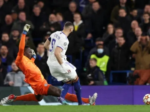 Mendy nối gót Donnarumma, Conte nhìn Chelsea ôm hận