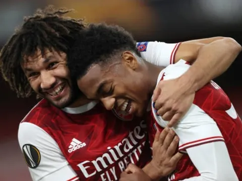 Tân binh ra mắt, 'bom tấn' vẽ đường cong tuyệt hảo, Arsenal thắng 3-0