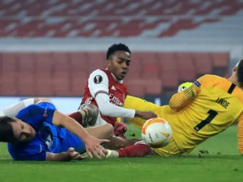 Đối thủ tự hủy, Arsenal ngược dòng thắng lớn tại Emirates