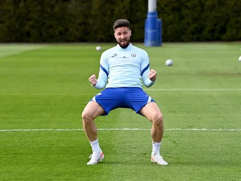 "Lão tướng" Chelsea cười sảng khoái trên sân tập