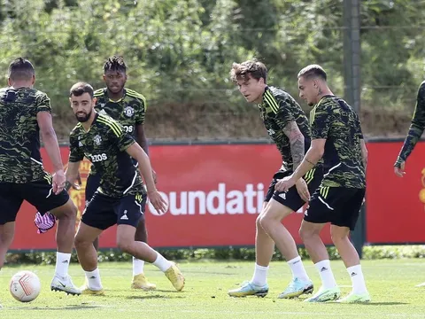 Bất ngờ thái độ Ronaldo, Antony có 'cạ cứng' trên sân tập M.U