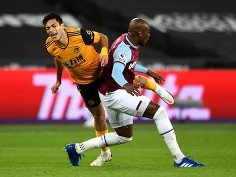 Rung chấn Premier League! Wolves thua tan tác 0-4 dù đối thủ chấp HLV