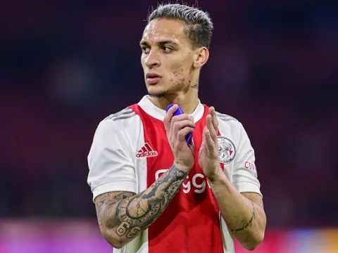 "Nếu là cậu ấy, tôi sẽ không rời Ajax đến Manchester United"