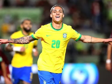 Antony 'chơi chiêu' để đến Man Utd