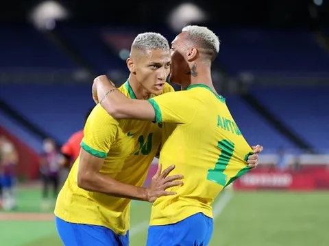 Antony cổ vũ sao Tottenham