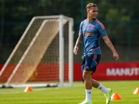 Antony phản ứng khi chuẩn bị ra mắt Man United
