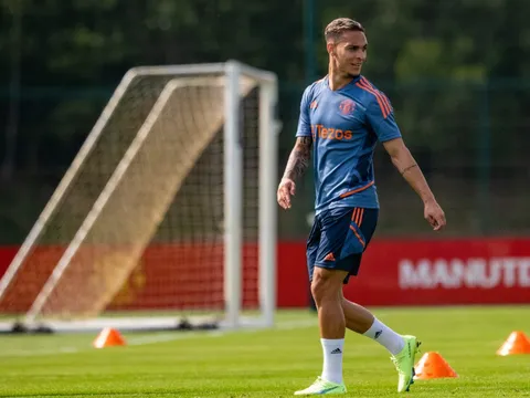Antony sớm trổ tuyệt kỹ trong buổi tập đầu tiên cùng Man Utd