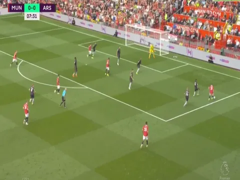 Antony xử lý gây choáng; McTominay 'đấu vật' với Gabriel Jesus