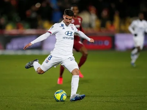 Người nhà can thiệp, Arsenal nhận cú hích 'khổng lồ' vụ Houssem Aouar