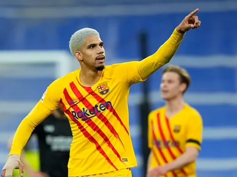 Liverpool tranh đua với Chelsea vì trụ cột Barcelona