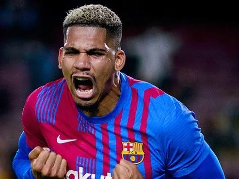 Man Utd vỡ mộng sau quyết định của Araujo