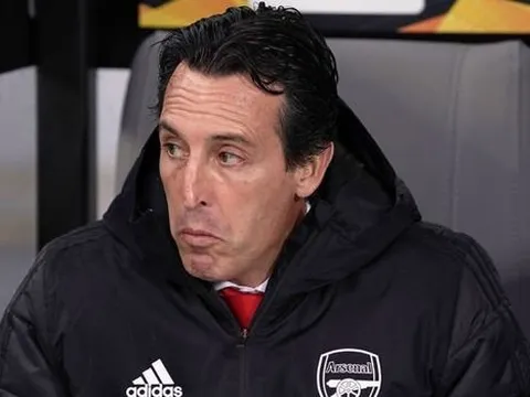 BLĐ Arsenal phản ứng ra sao trên khán đài khi thua Leicester bạc nhược?