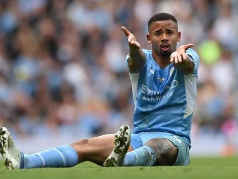 "Arsenal cần 2 tiền đạo chứ không phải 1"