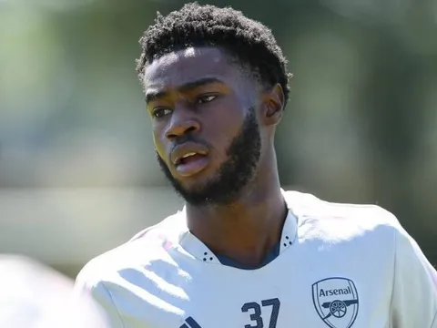 Arsenal chia tay hậu vệ 20 tuổi