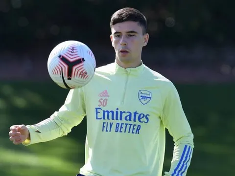 Arsenal chia tay tiền vệ trung tâm 21 tuổi