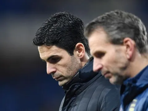 Arsenal lại thua thảm, 'sếp bự' liền hành động phũ phàng với Arteta