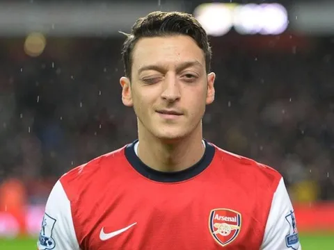 Arsenal chưa đá, Ozil đã nói luôn sao Leicester ghi bàn