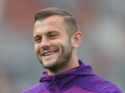 Arsenal đàm phán với Jack Wilshere