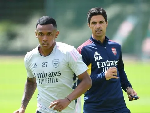 Arsenal duy trì sự tiếp nối ở hành lang cánh