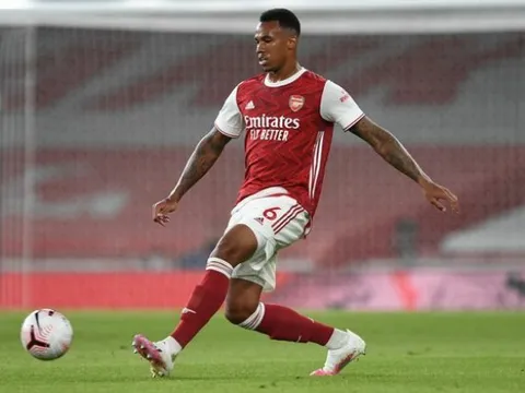 CĐV Arsenal phát cuồng: "Quái thú; Đá tảng; Koscielny mới"