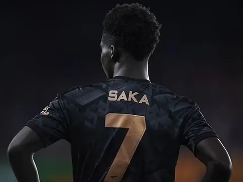 Arsenal gửi đề nghị hậu hĩnh cho Saka
