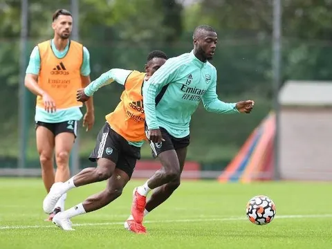 Arsenal hội quân tại London Colney, Pepe cười tươi rói