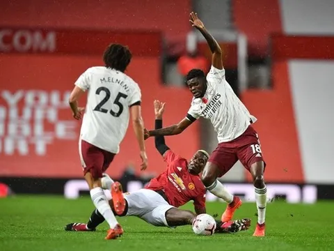 Arsenal khuất phục Man Utd, huyền thoại lập tức ca ngợi "cặp đôi thép"