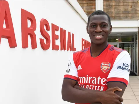 Arsenal ký hợp đồng với cầu thủ đa năng 18 tuổi