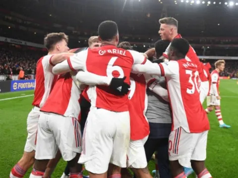 Arsenal lại ăn mừng vỡ òa, HLV Wolves phá vỡ im lặng