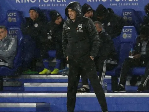 Arsenal lần đầu phải làm điều này trước Leicester