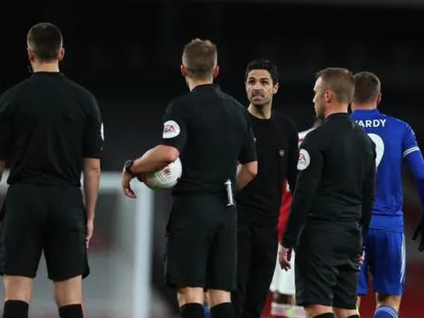 Arteta nổi quạu: "Tôi chả biết thế quái nào bàn thắng lại bị từ chối"