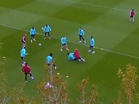 Sao Arsenal xử lý kinh hoàng với trợ lý HLV