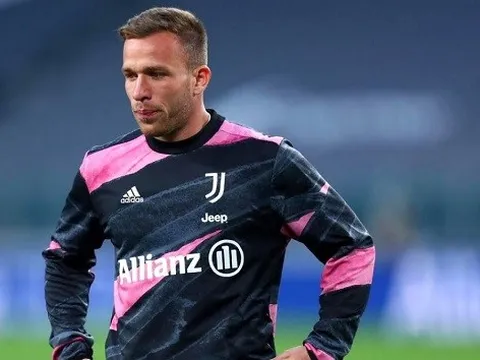 Arsenal mở lại đàm phán với tiền vệ Brazil