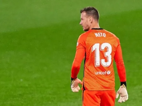 Arsenal phũ phàng với Barcelona