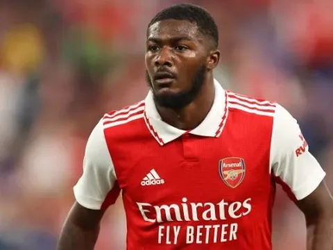 Arsenal ra giá bán Maitland-Niles