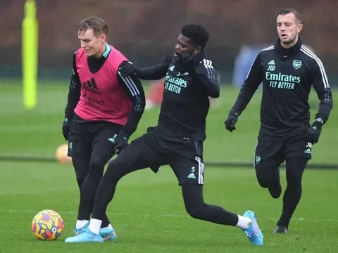 Arsenal tập dưới mưa, chuẩn bị nghênh chiến Brentford