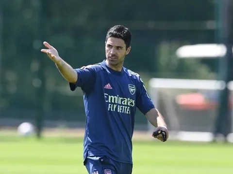 Arsenal tập luyện, CĐV bấn loạn vì hai trợ lý trẻ trung của Mikel Arteta