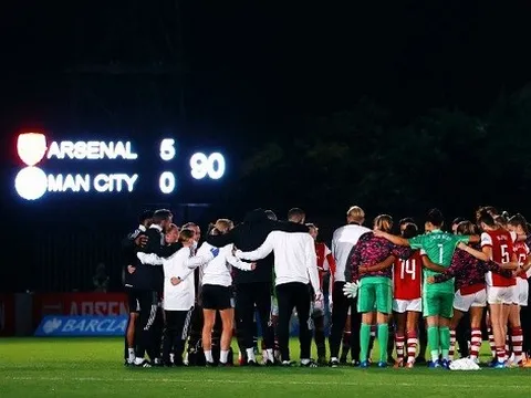 Arsenal thắng tưng bừng Spurs, đội nữ hủy diệt Man City 5-0 để lên đầu BXH
