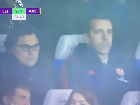 Arsenal thua Leicester, CĐV đồng loạt nhắn 1 điều tới thượng tầng