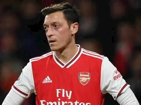 Arsenal thua tủi hổ, Ozil nhanh chóng tạo động thái đáng chú ý