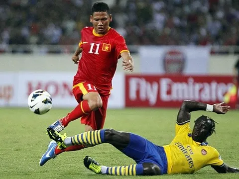 Arsenal tới Việt Nam giao hữu năm 2013