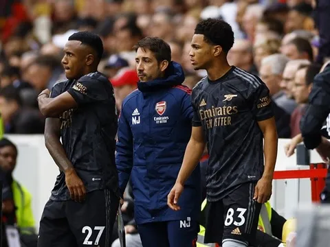 Arsenal trình làng cầu thủ làm nên lịch sử Premier League