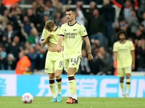 Arsenal văng khỏi top 4: Những trái tim yếu đuối