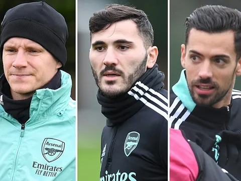Arsenal xác định tống tiễn 3 "ông kễnh" ở chợ Đông