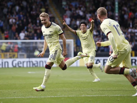 'Tôi vò đầu bứt tai với cách Arsenal mua sắm. Thật tồi tệ'