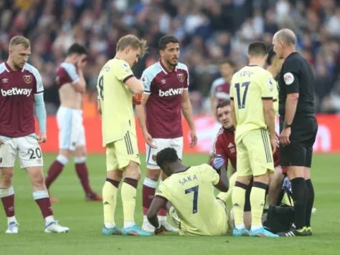 Arteta cập nhật tình hình chấn thương của Saka, White, Tomiyasu