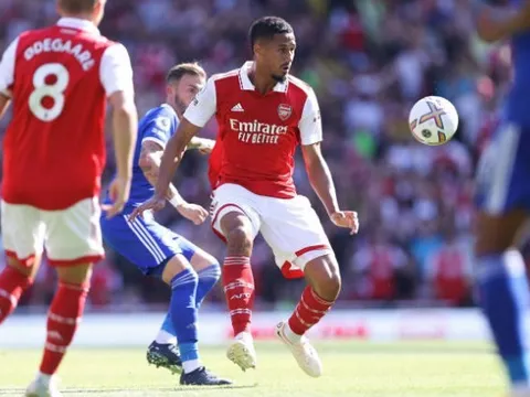 Arteta gửi thông điệp "đáng kinh ngạc" đến Saliba sau bàn phản lưới