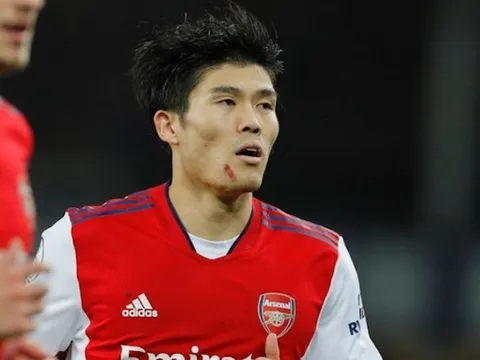 Arteta hé lộ lý do Tomiyasu vắng mặt trận Wolves