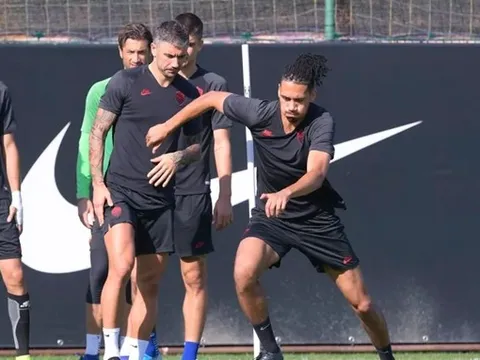 AS Roma gặp khó khăn, sao Man Utd tỏ vẻ lạnh lùng