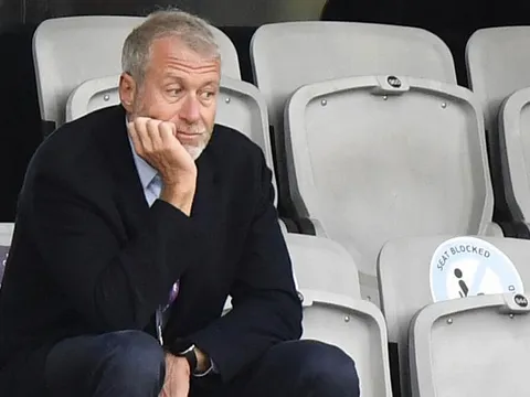 3 lời đề nghị sẵn sàng, Abramovich xem xét bán đứt Chelsea